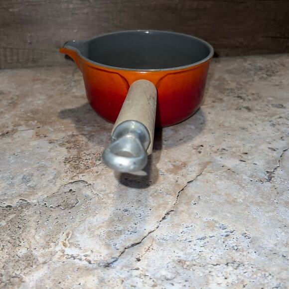 Vintage Le Creuset #14 cm Flame Orange Enamel Cast Iron Saucepan w/ Wood Handle - Picture 7 of 13